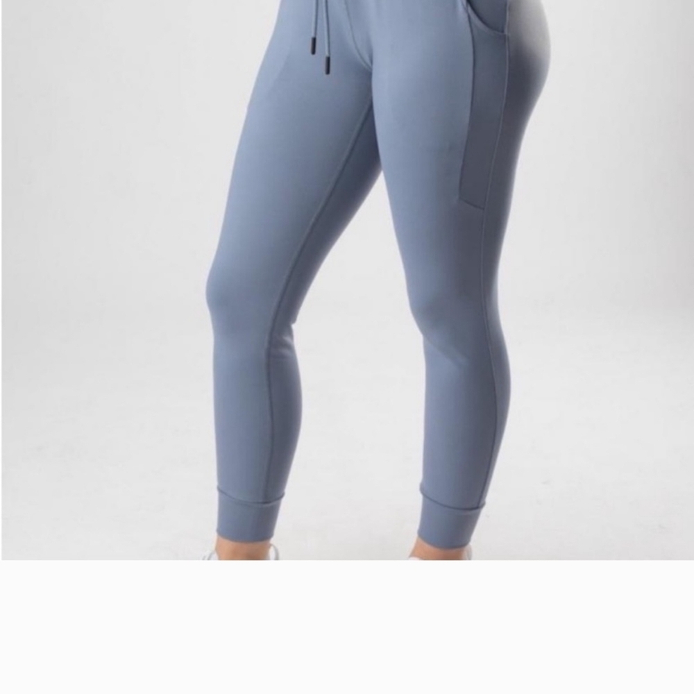 Alphalete Premium V2 Women's Jogger Pants
